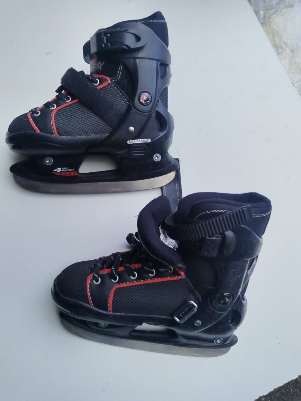 Schwinn Youth Adjustable Ice Skates Black Red Size Y12-2 Model 04SW78407-2